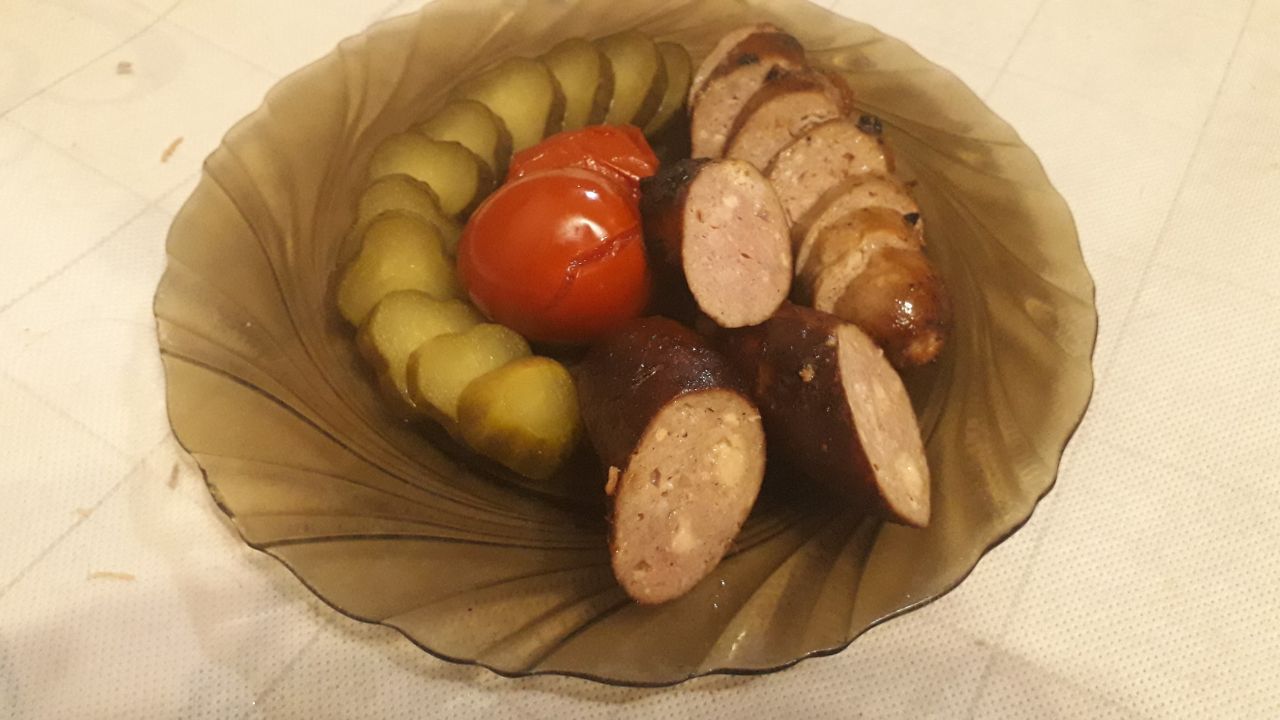 Жарим колбаски барбекю на гриле как на природе.))) смотреть онлайн