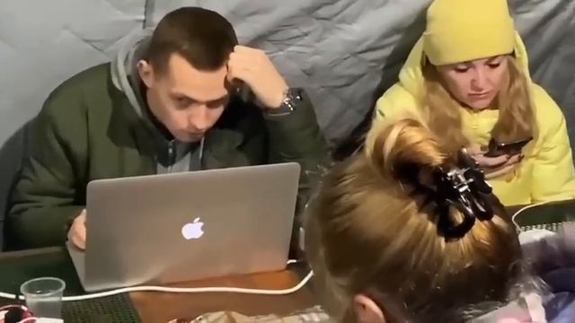 От палаток на Майдане, к палаткам несокрушимости смотреть онлайн