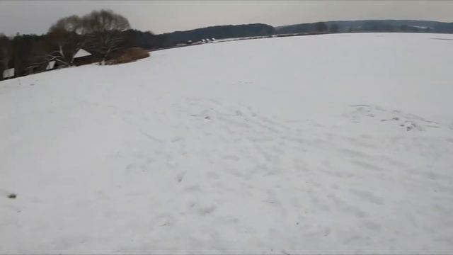 Сделали свою горку из снега во дворе. Собака залипла в снегу DiLi Play Vlog смотреть онлайн