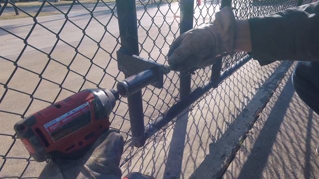 Tightening a SAGGY GATE CHAIN on a slide gate opener SL3000UL - LiftMaster Elite Fair Park, Dallas смотреть онлайн