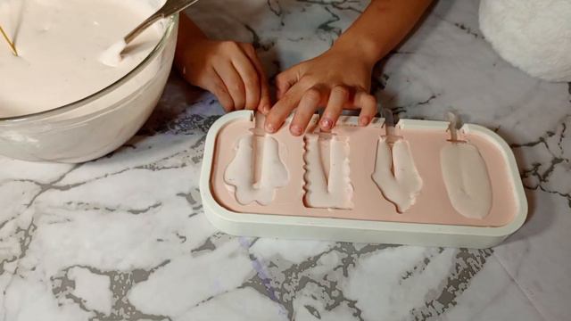 Готовим с Соней домашнее мороженое с Карельской клубникой. Почувствуй вкус лета зимой! смотреть онлайн