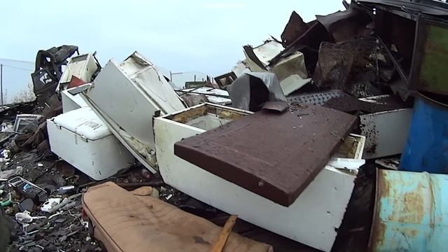 ГРЯЗНЫЕ И ПОЛУ РАЗОБРАННЫЕ - ПОД ОСЕННИМ ДОЖДЁМ. смотреть онлайн