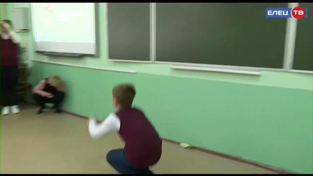 От «Теремка» до «Золотой рыбки»: в школах Ельца прошли уроки финансовой грамотности смотреть онлайн