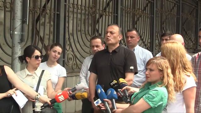 Action-Reaction Ara Karen смотреть онлайн