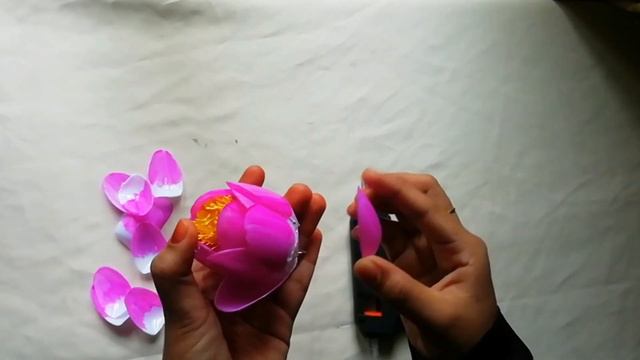 DIY Plastic Spoon Lotus Flower/waste material reuse idea/best out of waste смотреть онлайн