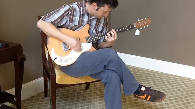 Danelectro Model 3022 смотреть онлайн