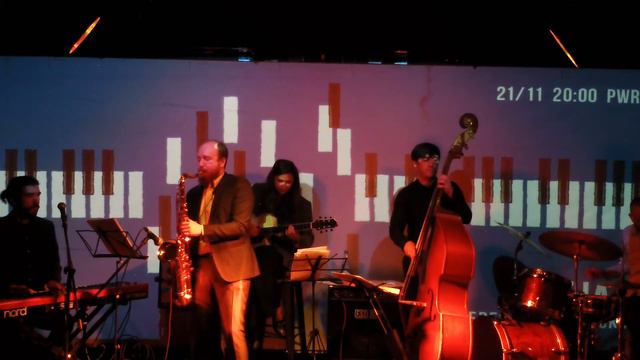 Matvey Voynarovski Quintet - It's Only A Paper Moon смотреть онлайн