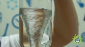 Как создать водоворот внутри бутылки