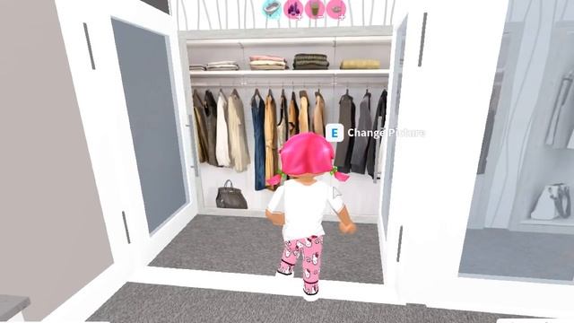 MOVING INTO A NEW NEIGHBOURHOOD | Roblox Roleplay | Welcome To Bloxburg