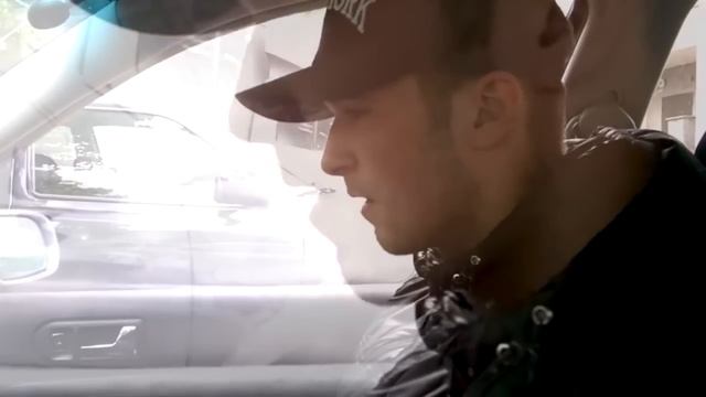 Парень читает рэп в машине[Пацанам в динамики RAP ▶|Новый Рэп|] смотреть онлайн