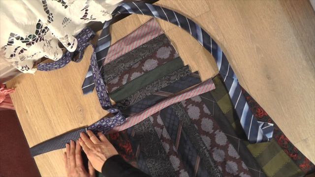 Шьем фартук из мужских галстуков