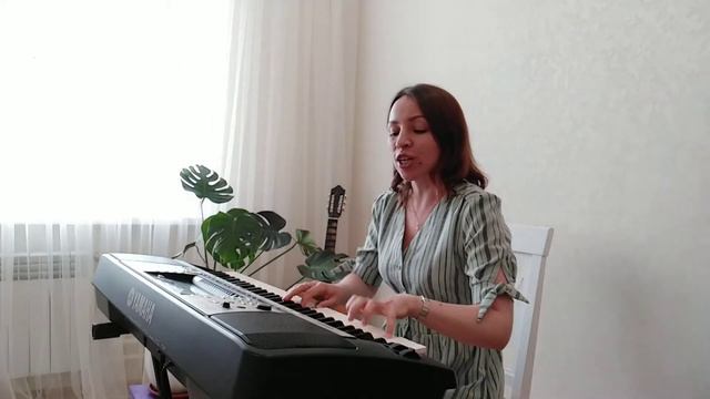 Авторская песня "За околицей берëзонька стоит... " смотреть онлайн