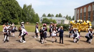 Танец выпускников с первоклассниками ❤️