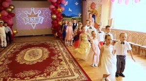 Песня _Уходим в школу_.Муз.рук.Е.Рабская