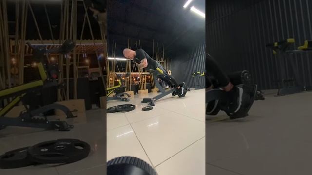 Статические гиперэкстензии наклонные смотреть онлайн