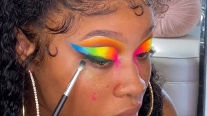 Neon Pigment Cut Crease