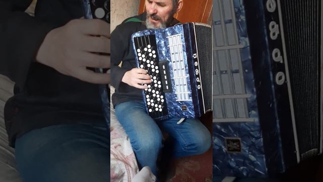Песня и музыка написана Васильченко Олега песня называется про друзей смотреть онлайн