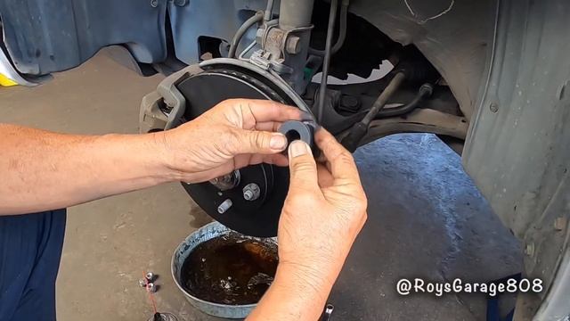 How to Replace the Sway Bar Bushing on a 1989 Toyota Avalon! смотреть онлайн