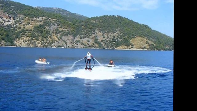 Весёлое кино про жизнь на яхте и полеты на флайборде. смотреть онлайн