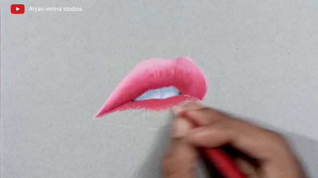 Drawing lips with prismacolor pencils on Strathmore toned grey paper. смотреть онлайн