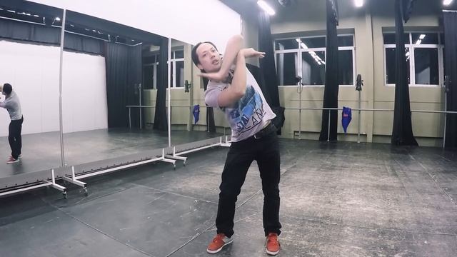 УРОКИ НАСТОЯЩЕГО УЛИЧНОГО ТАНЦА: зрелищная связка tutting (dance videos) смотреть онлайн