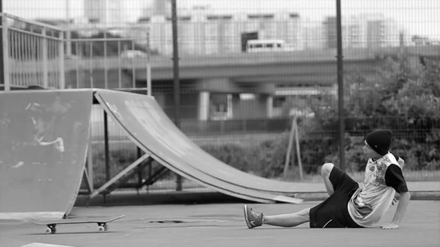 Скейт: начало движения, повороты, торможение | Школа скейта #2 смотреть онлайн