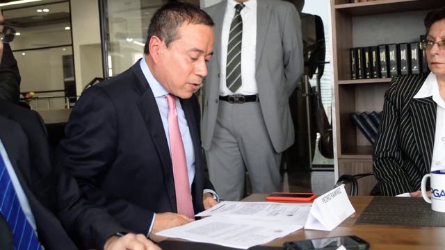 Juan Carlos Pérez Góngora y Guillermo Romero presentan a abogados смотреть онлайн