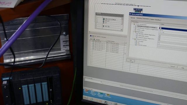 Станция ввода/вывода Simatic ET200S мигает ошибкой BF 1 Гц смотреть онлайн