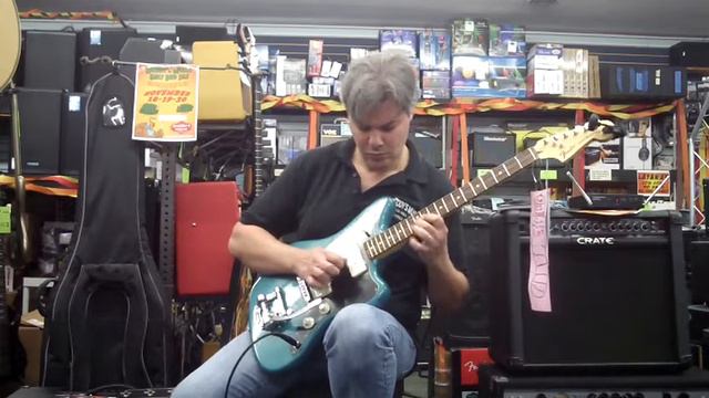 Fender Magnificent 7 Jazzmaster w Bigsby / Boss Katana 100 212 Amp смотреть онлайн