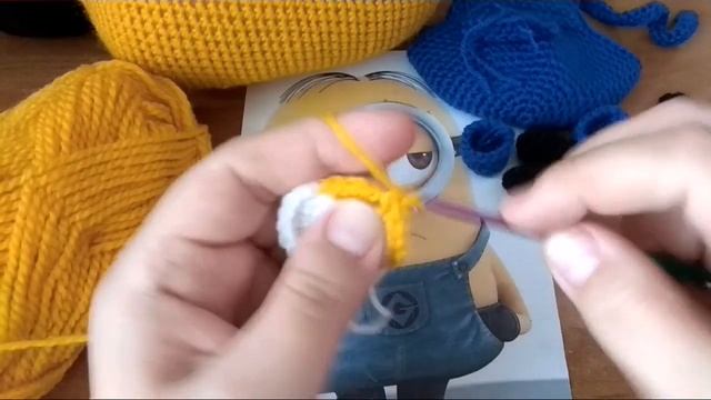 Подробный МК//Вязаная игрушка Миньон Стюарт. Часть 3. смотреть онлайн