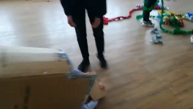 Человек - не кот, но коробки любит смотреть онлайн