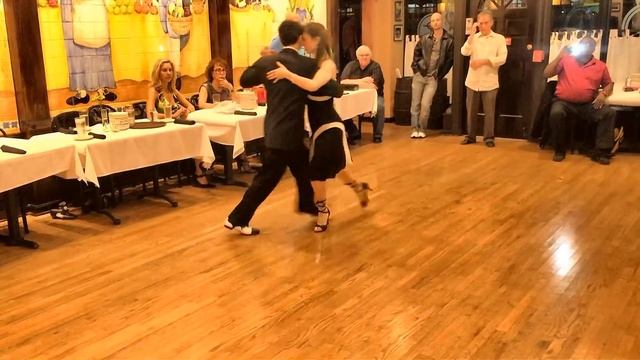 Eddy Hernandez & Zoe Xandra (56), Class of Milonga Traspie at Arlington Heights, IL смотреть онлайн