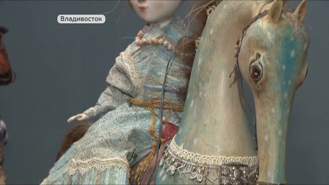 Драгоценные куклы: выставка всемирно известного автора во Владивостоке смотреть онлайн