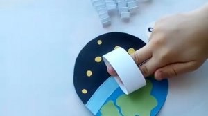 Космонавт. Объемная поделка из цветной бумаги