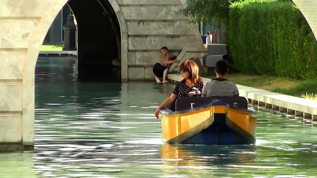 Бакинская Венеция - пацаны в воде ))) смотреть онлайн