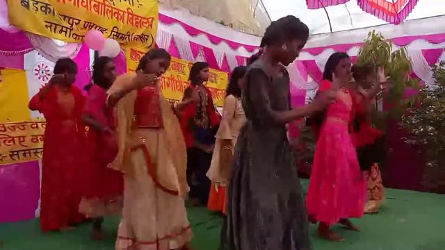 nai ki bahuriya nache dance program kasturba Gandhi middle school badka rajpur смотреть онлайн