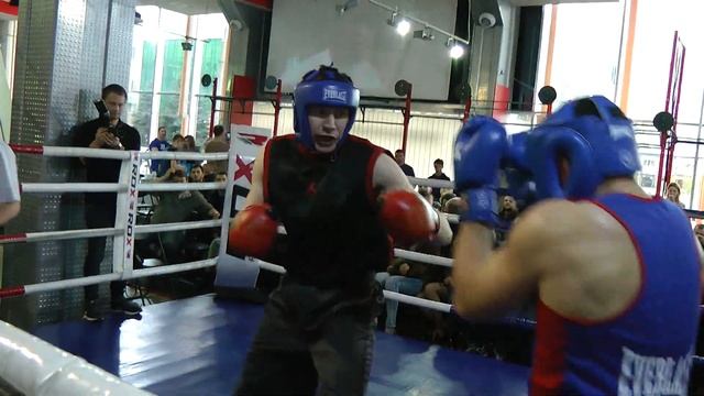 Витер Алексей - Чебан Александр//Вечер бокса " Белые Воротнички" в центре фитнеса и бокса RDX смотреть онлайн