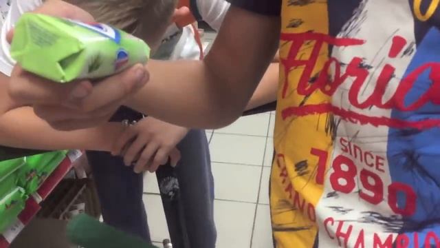 ТРЮКИ НА САМОКАТЕ / Катаем стрит/ Немного парка смотреть онлайн