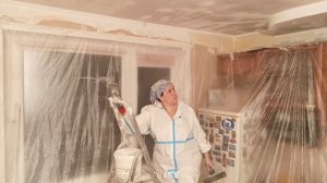 Как шпатлевать стыки потолочных плинтусов