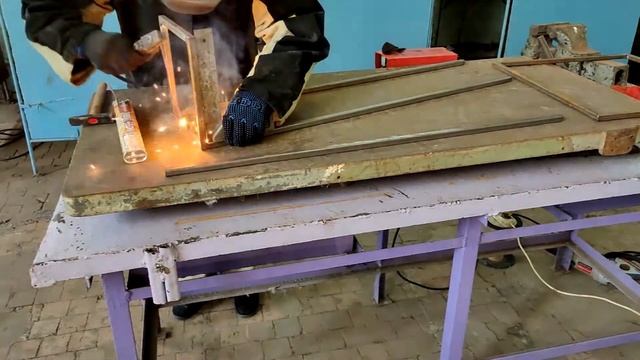 15.01.05 Сборка и сварка подставки для цветов смотреть онлайн