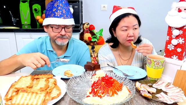 МУКБАНГ УКРАИНСКОЕ САЛО и САЛАТ КРАСНАЯ ШАПОЧКА. НОВЫЙ ГОД ВСЕ БЛИЖЕ! смотреть онлайн