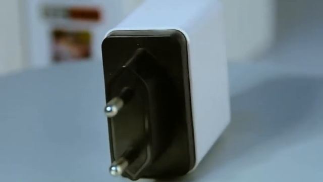 Универсальный 18 W USB Быстрая зарядка 3,0 5 V 3A смотреть онлайн