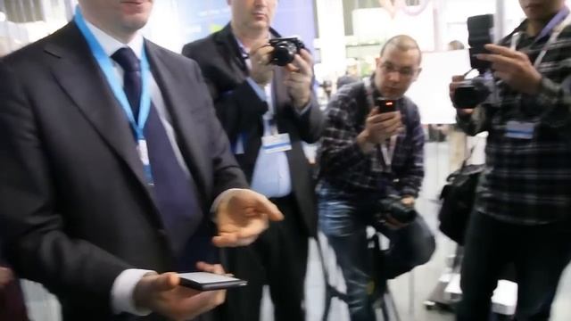 Русский взгляд на флагманский смартфон. Версия Yota смотреть онлайн