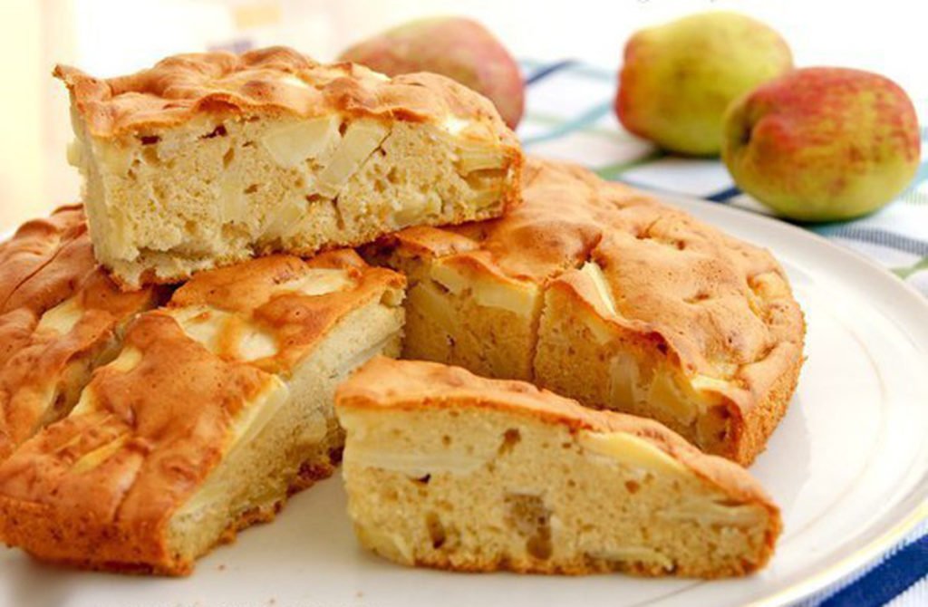 Нежнейшая шарлотка с яблоками. Воздушный яблочный пирог.