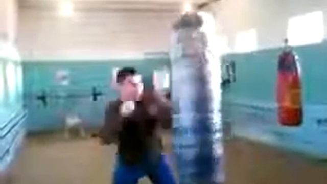 Как надо бить груши!.mp4 смотреть онлайн