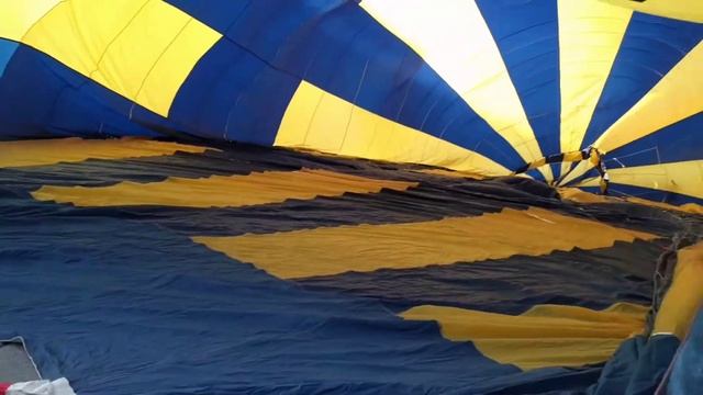 Как надувают огромный воздушный шар.How to inflate a huge balloon? смотреть онлайн