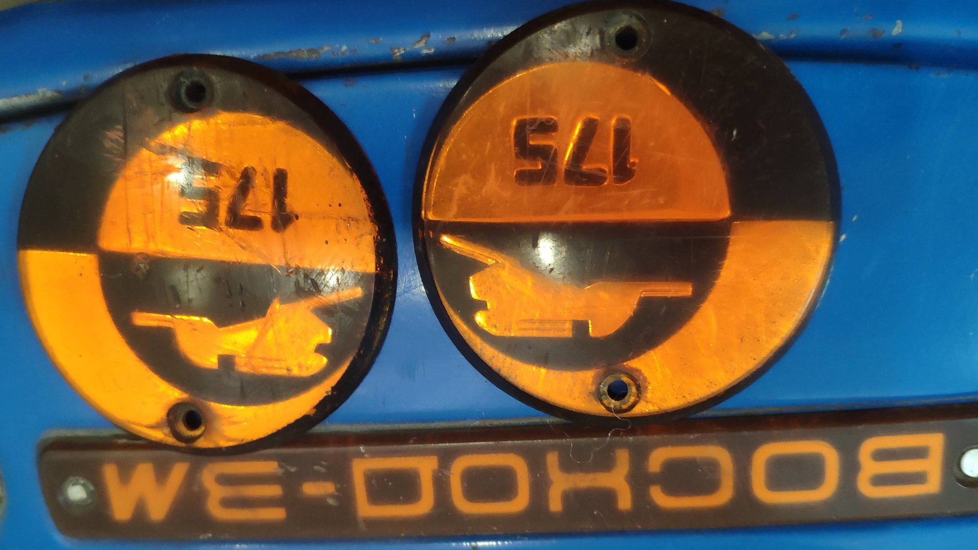 Бардачки и крышки бардачков с шильдиками для мотоциклов Восход смотреть онлайн