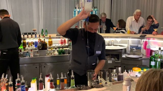 Celebrity Summit Last Night of the Cruise at the Martini Bar with I Putu and Michael смотреть онлайн