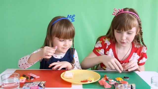 Пробуем много конфет, желейки, черви, зубы, яйца. A lot of Candy. Children eat worms, teeth, eggs.