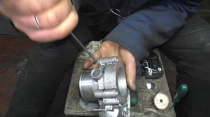 Плавают обороты. Мне сказали воздух сосёт. Это Мерседес или пылесос?  Мерседес Е200 211.